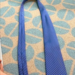 A brooks brothers 69 blue tie